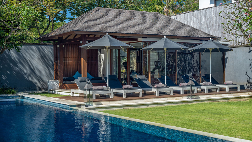 Villa Cendrawasih - sun loungers